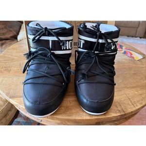 NWT Moon Boot Icon Nylon in classic black. Size 35-38